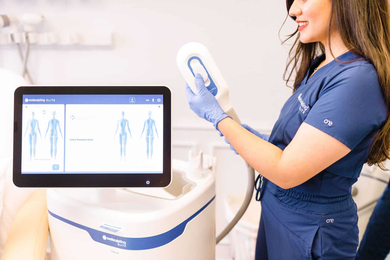 Coolsculpting speclialist about to perform coolsculpting procedure